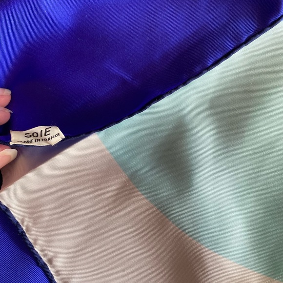 Vintage NINA RICCI PARIS Silk Scarf Square Blue White Rolled Hem Abstract Circle - Picture 4 of 7